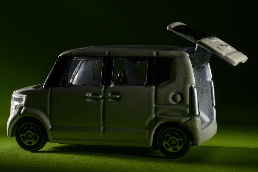 トミカのミニカー、ホンダN BOXのオリジナル画像 ©️Hirouyuki Onuma